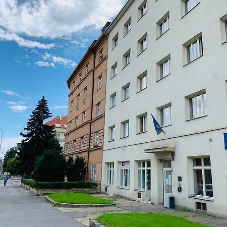 Dejvicka Hostel *